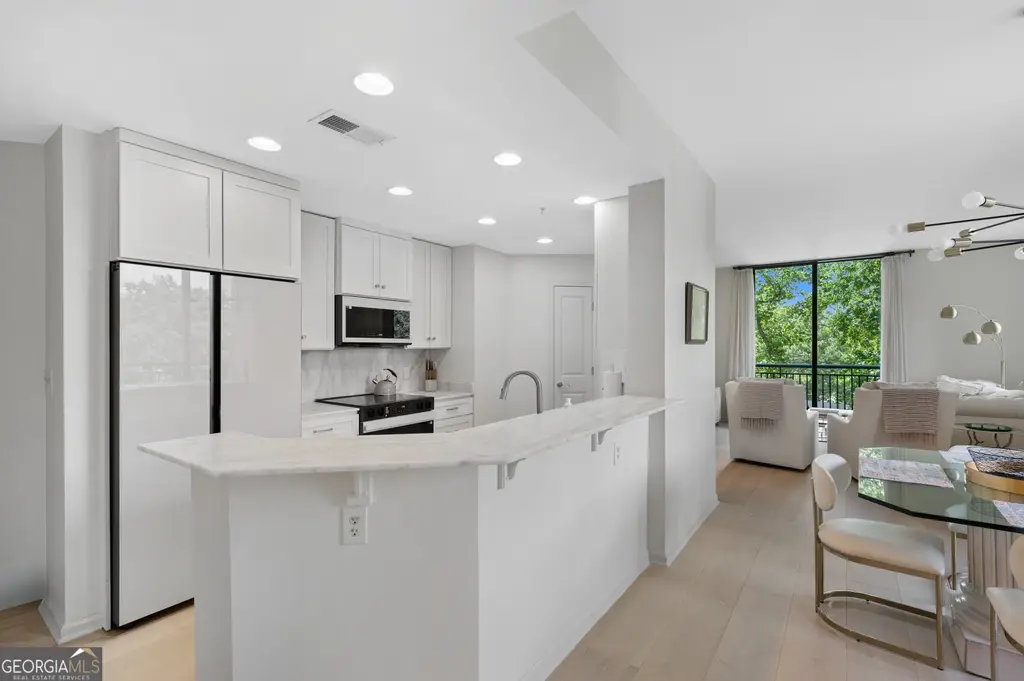 3040 Peachtree Road Nw 211, Atlanta