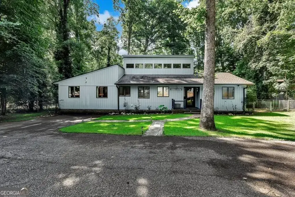 123 Forest Drive, Townville