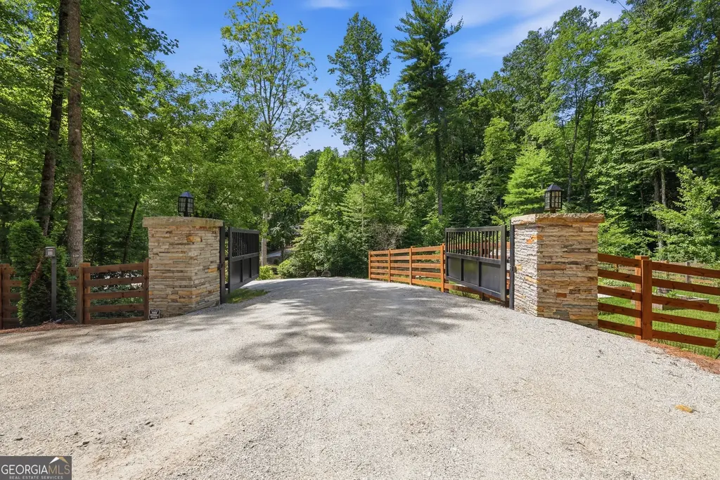 383 Bull Frog Lane, Clayton