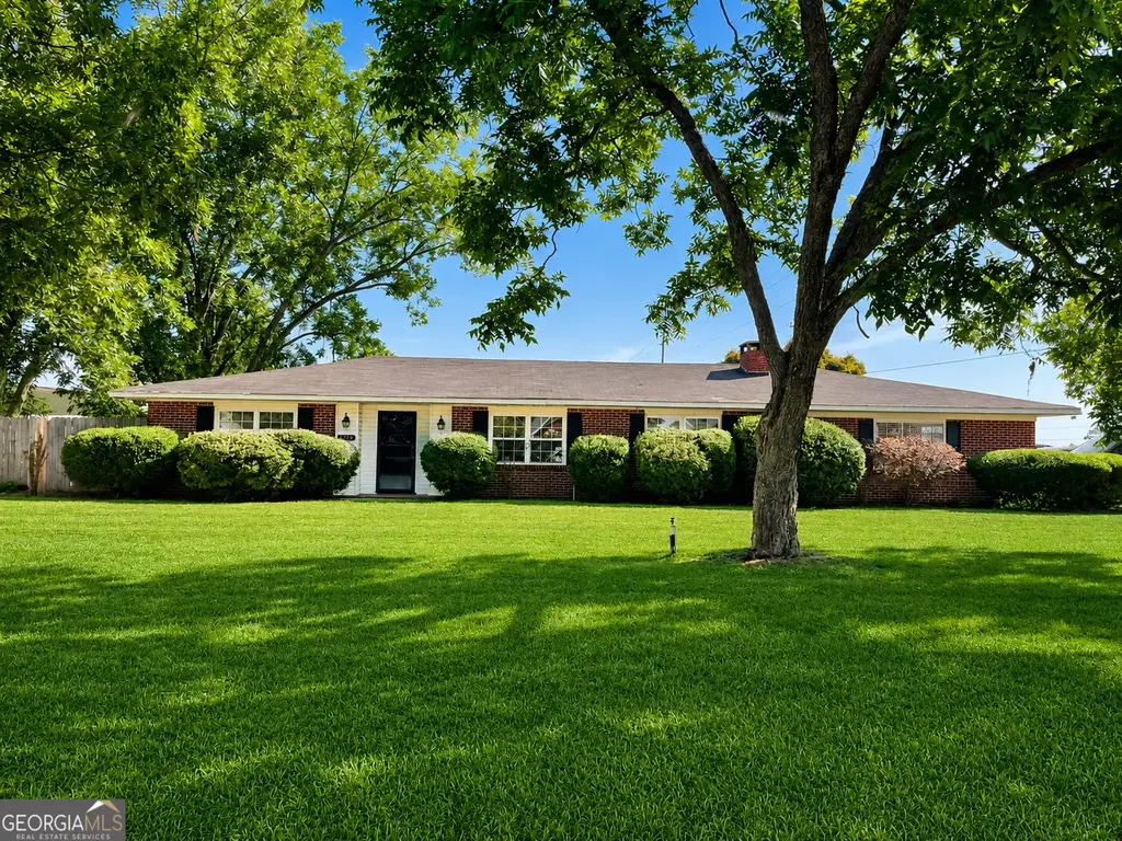 1214 E Barnard Street, Glennville
