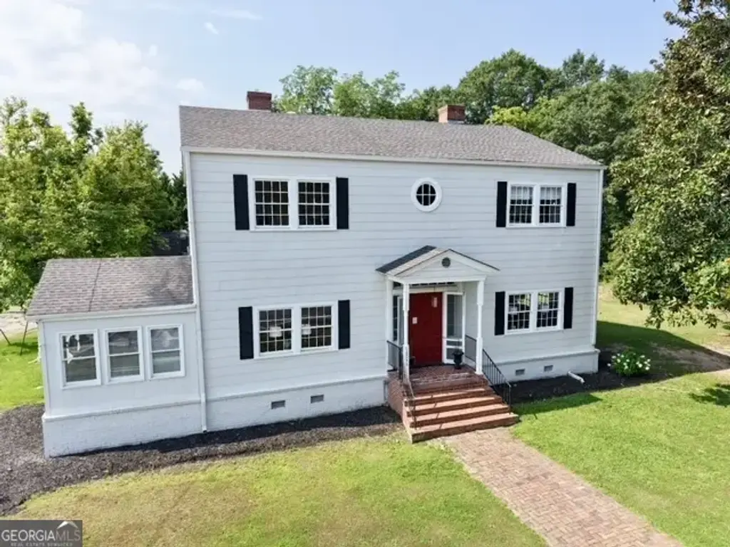 18046 Main Street, Woodbury
