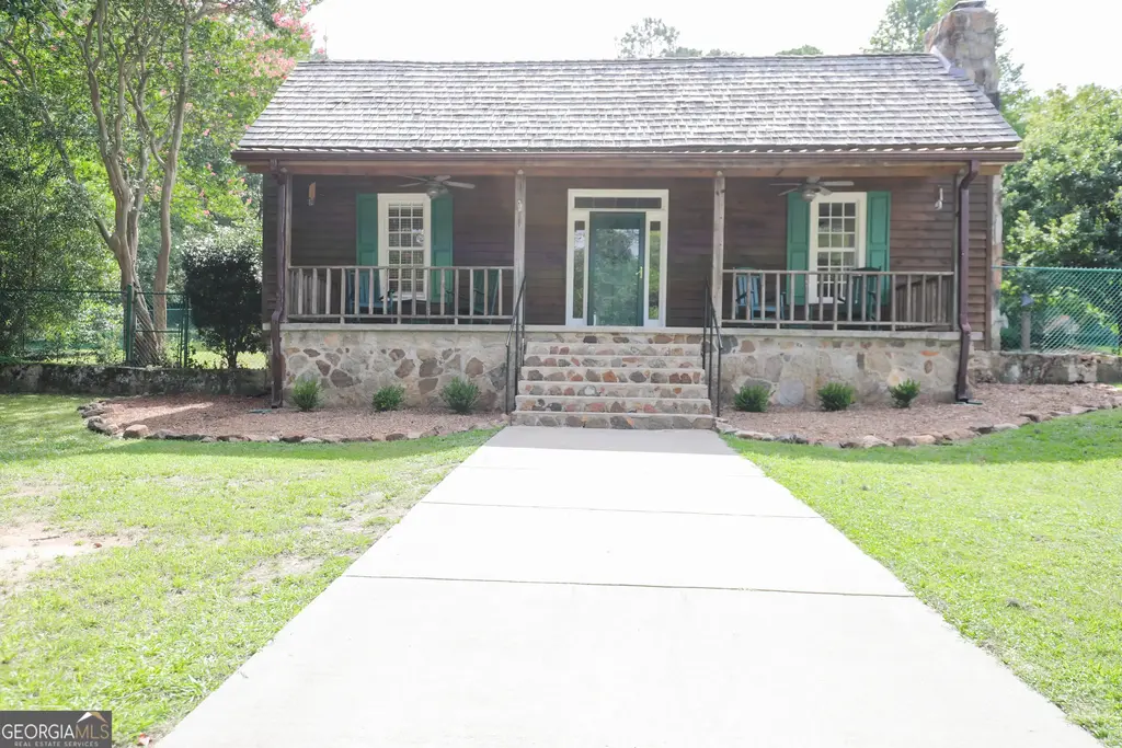 363 Sanders Davis Road, Newnan