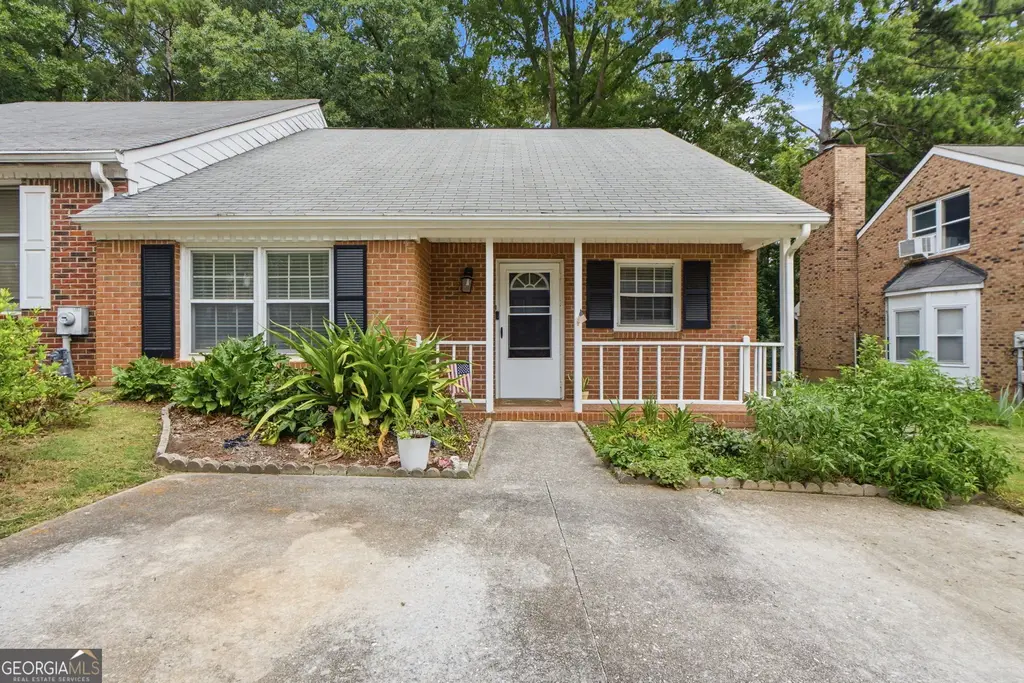 320 Williamsburg Way, Fayetteville