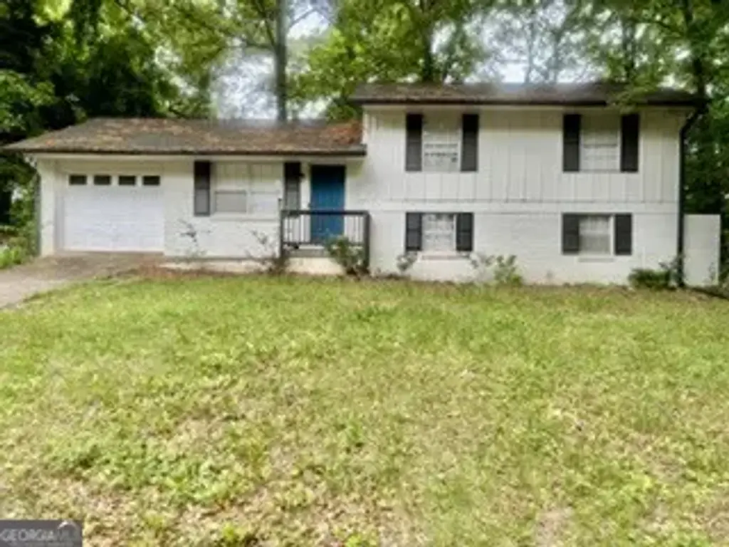 562 Roxbury Drive, Riverdale