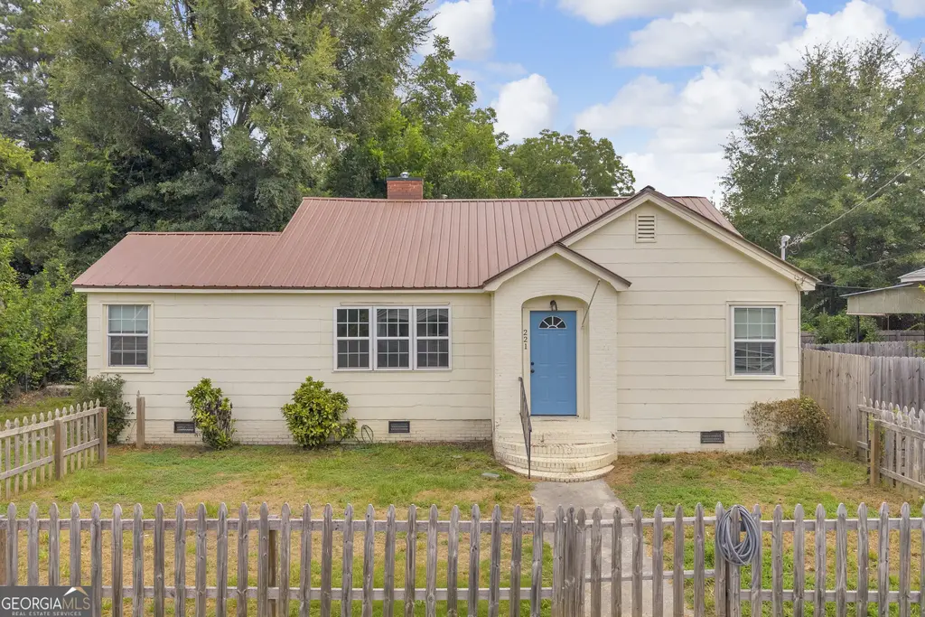 221 Edwards Street, Elberton