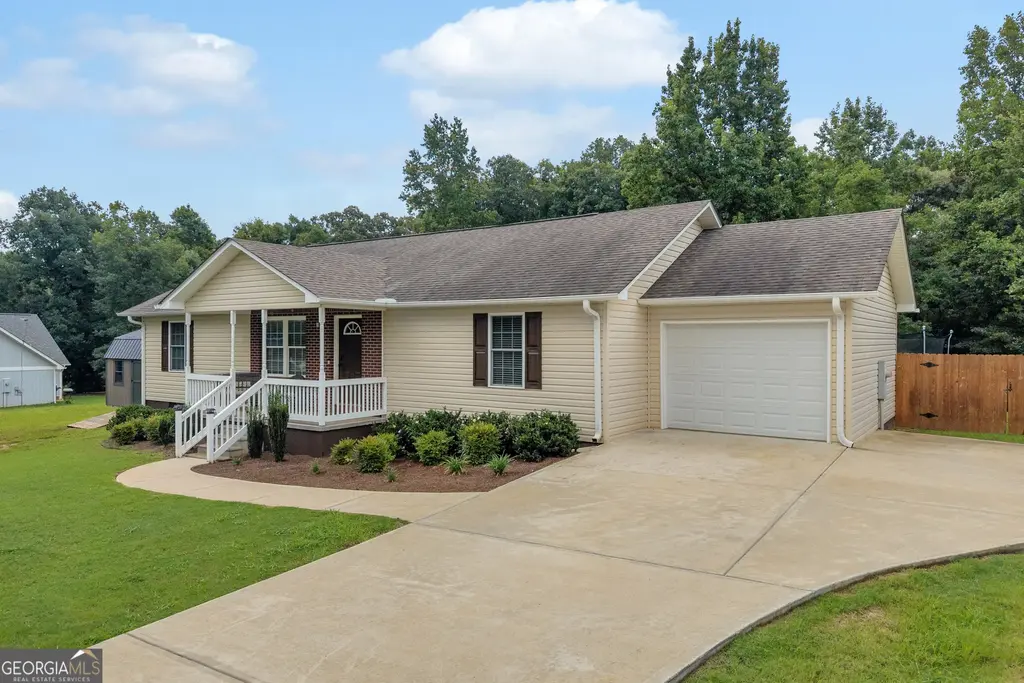 423 N Point Circle, Hartwell