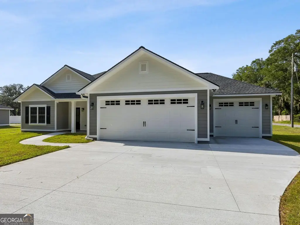 215 Mcqueen Street, Folkston