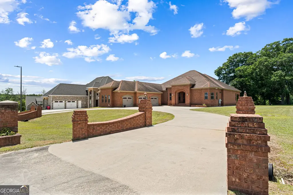 215 Little Hickory Drive, Lizella