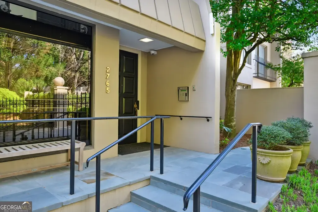 2765 Peachtree Road Ne 6, Atlanta