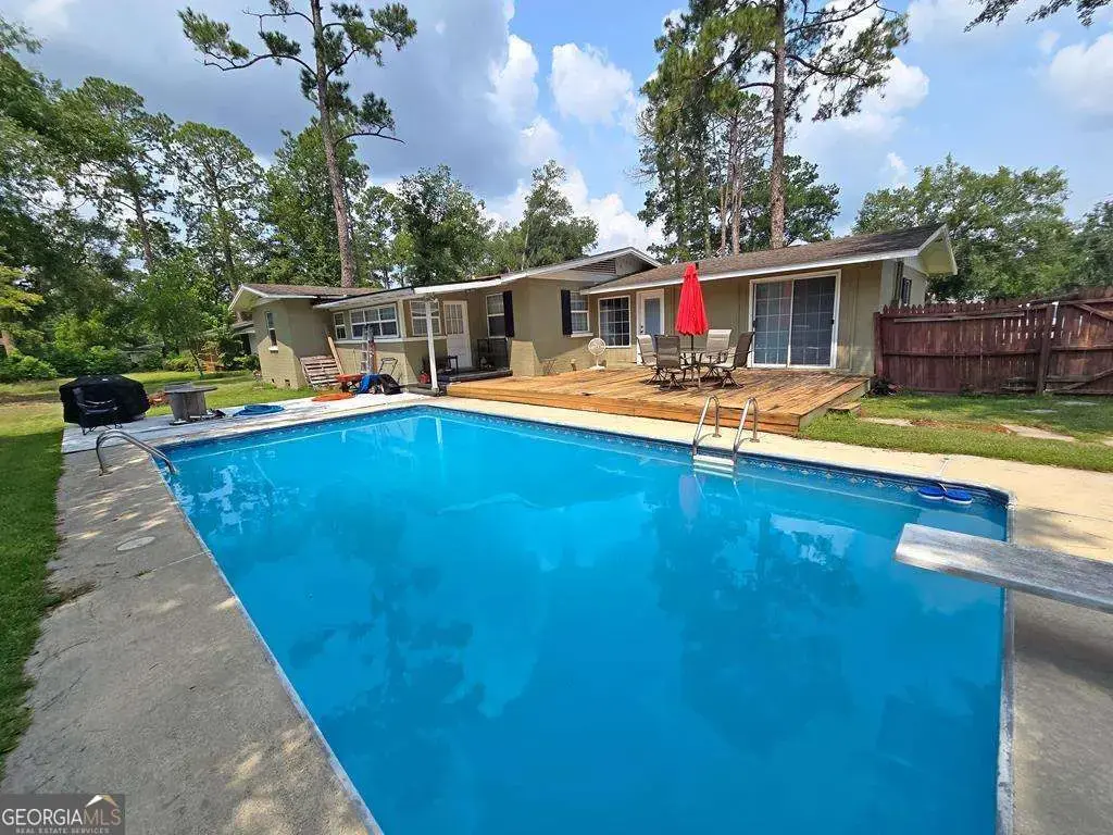 601 Azalea Circle, Valdosta