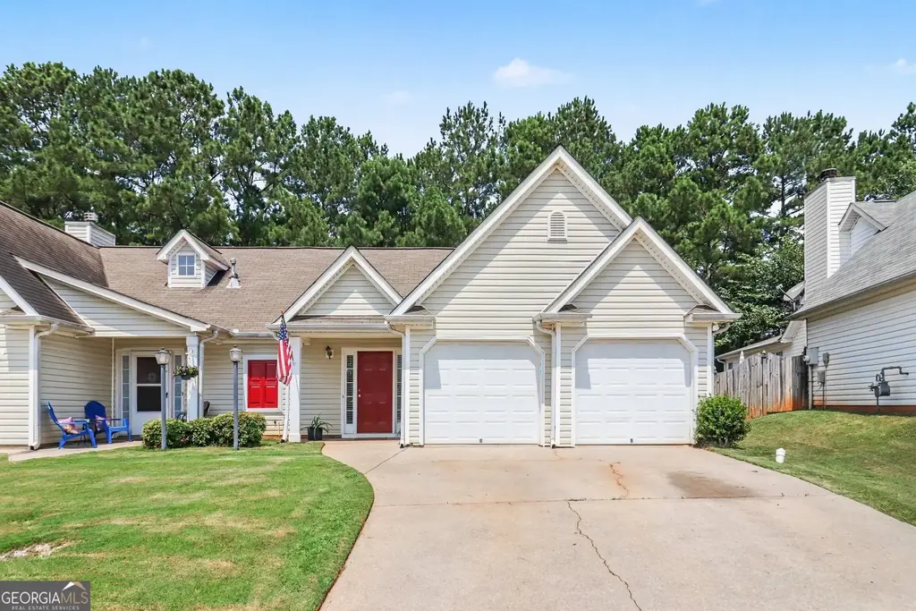 145 Courtyard Lane, Newnan