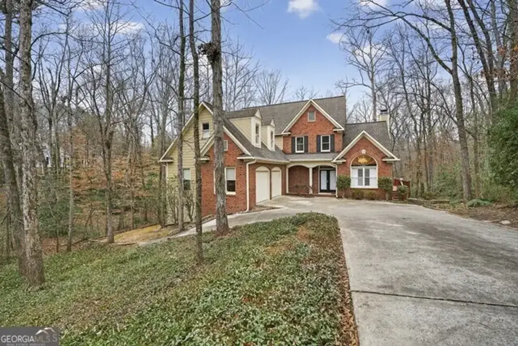 208 Huntington Court, Macon