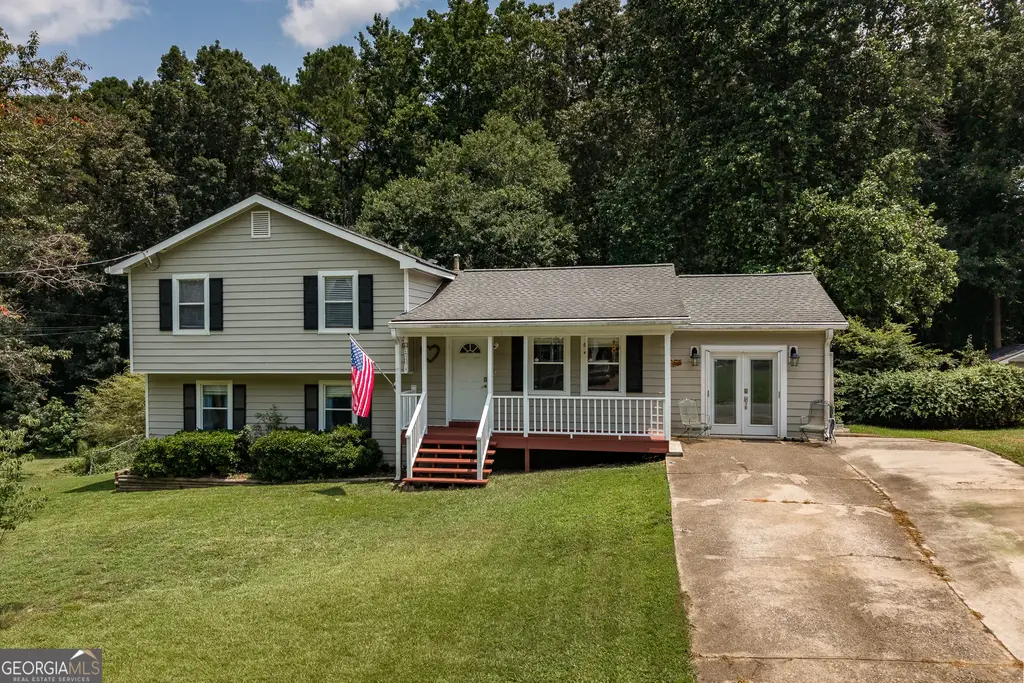 2665 Oak Log Way, Buford