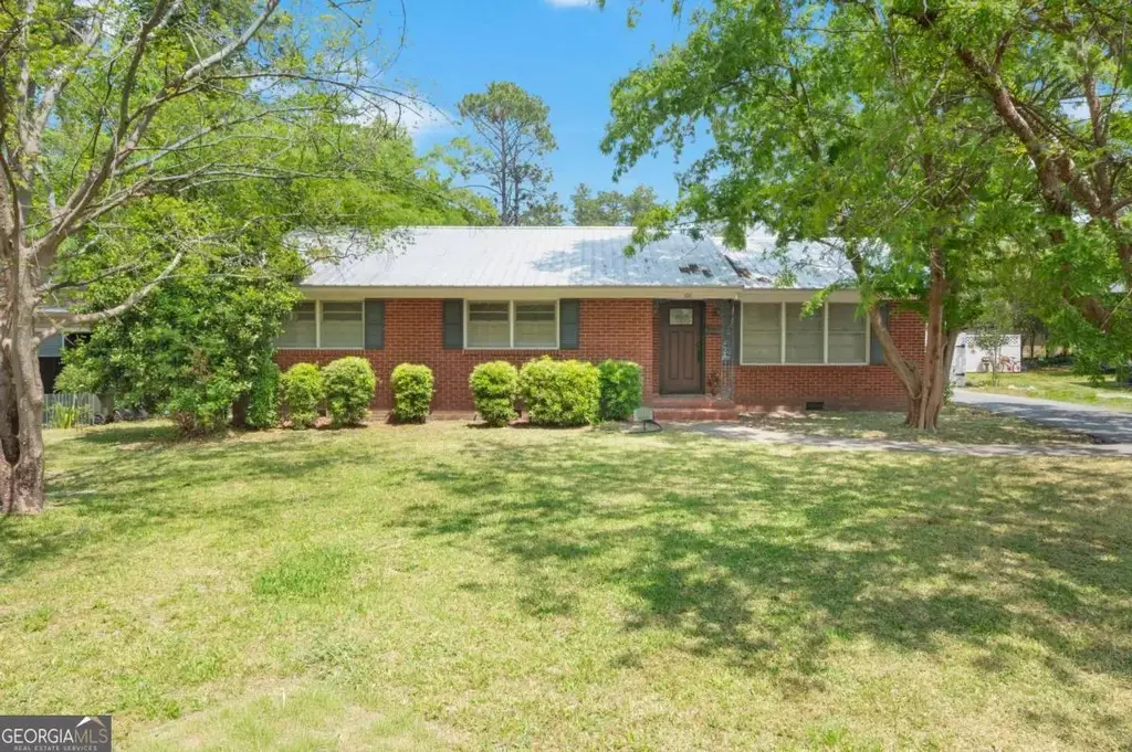 1011 Cherokee Circle, Waycross