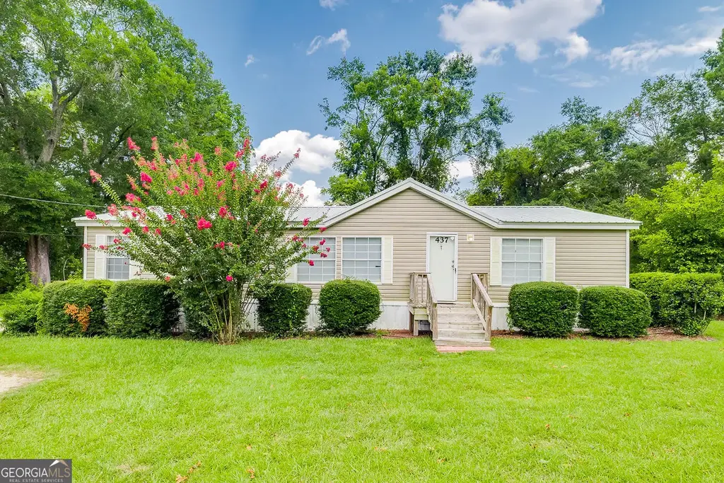 437 Burkhalter Circle, Claxton