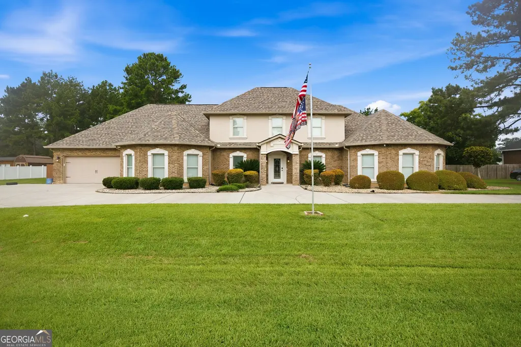 125 J Drive S, Macon