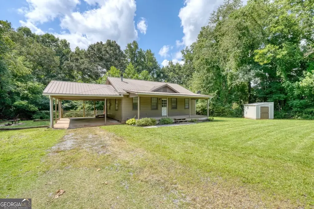 723 Bugscuffle Road, Hiawassee