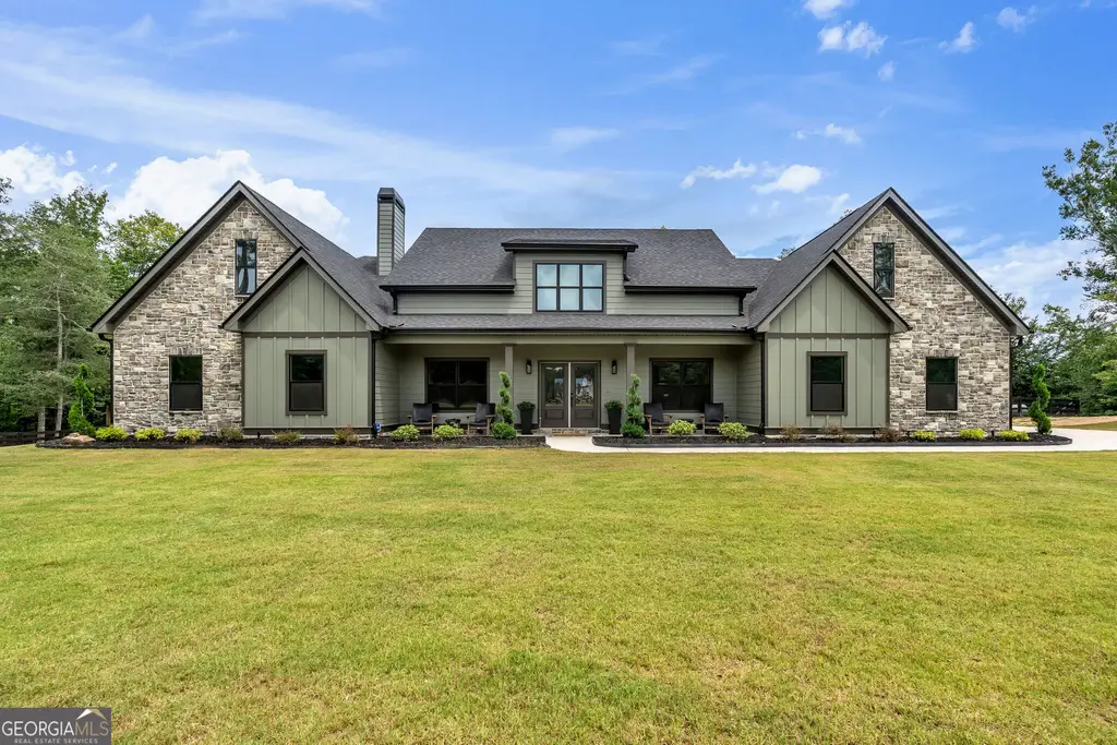 392 Georgian Pines Drive, Senoia