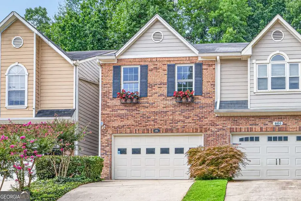 868 Edgewater Circle, Marietta
