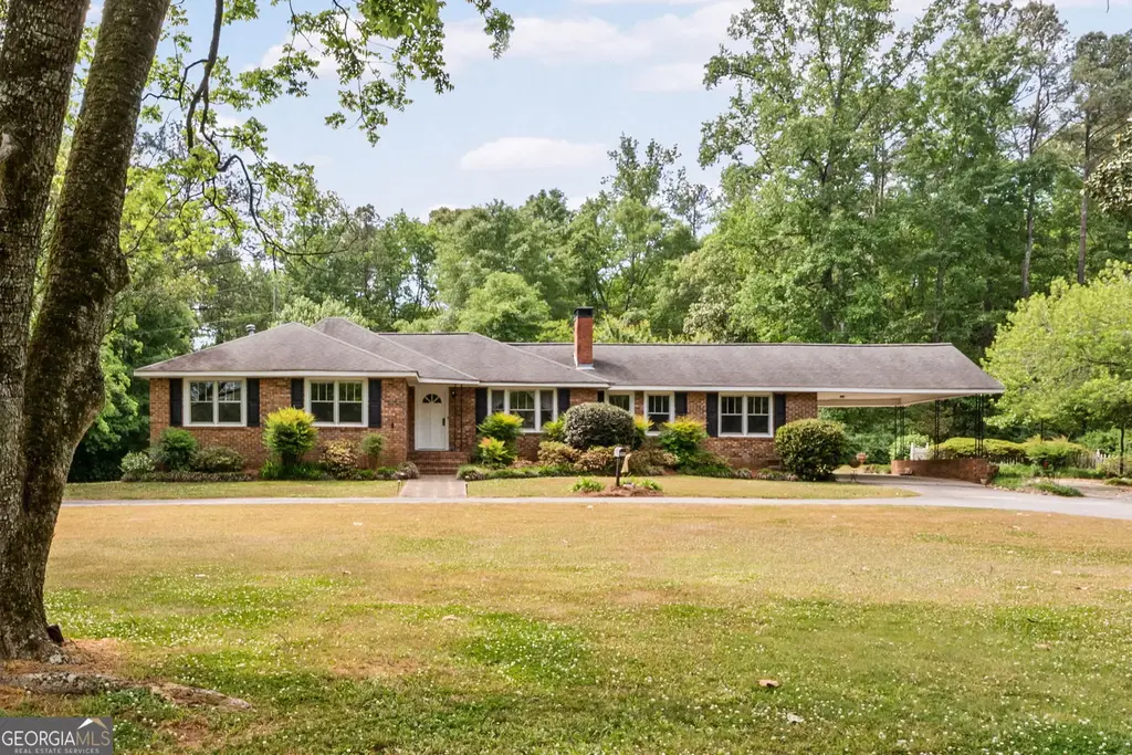 110 Handy Road, Newnan
