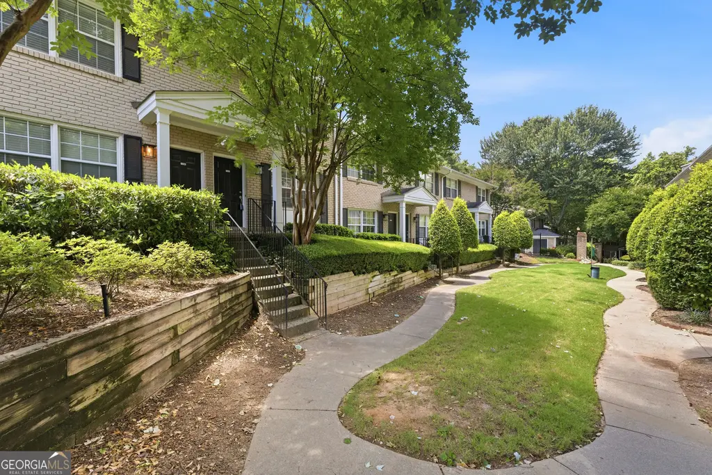 2232 Dunseath Avenue Nw Apt 105, Atlanta