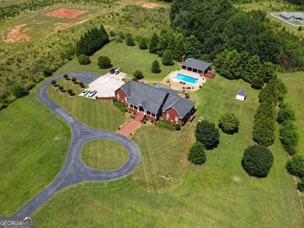 240 Community House Road, Barnesville