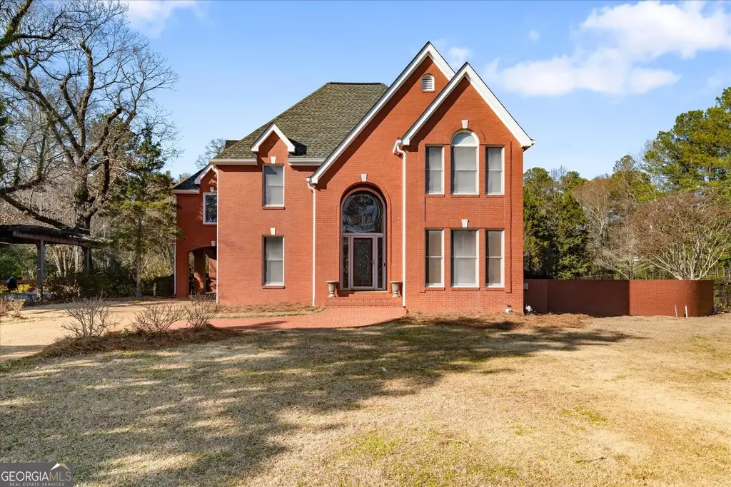 533 Rock Mills Road, Roanoke
