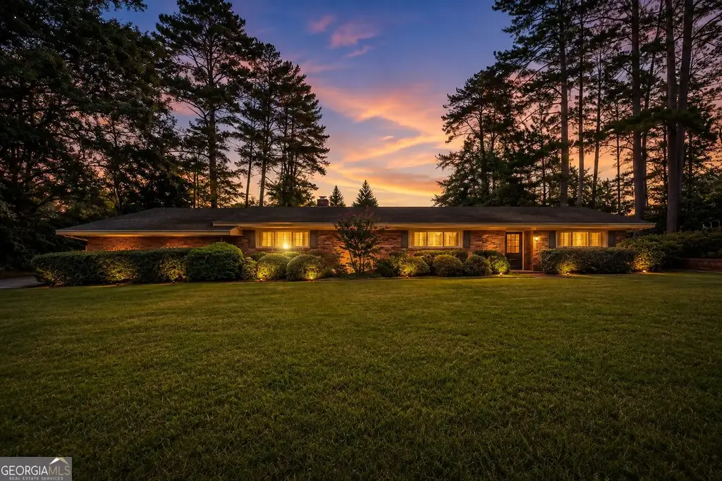 104 Woodlawn Place, Thomaston