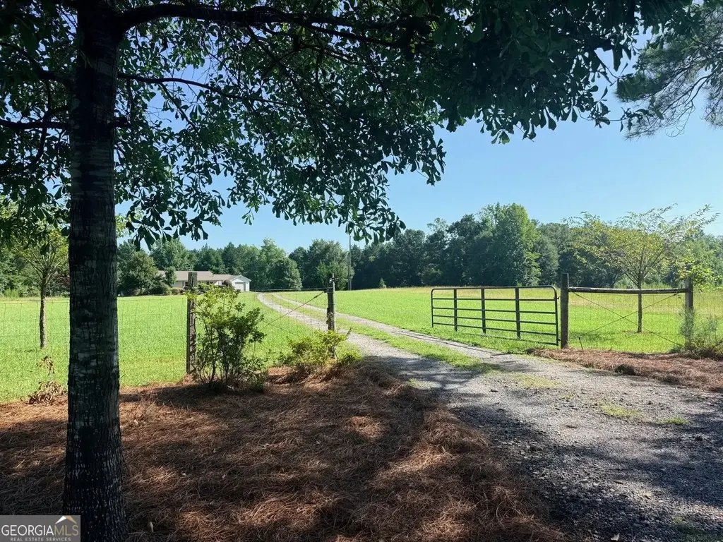 6090 Strickland Town Road, Luthersville