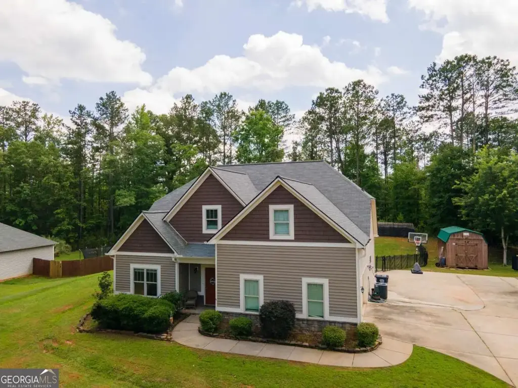183 Edgemont Court, Lagrange
