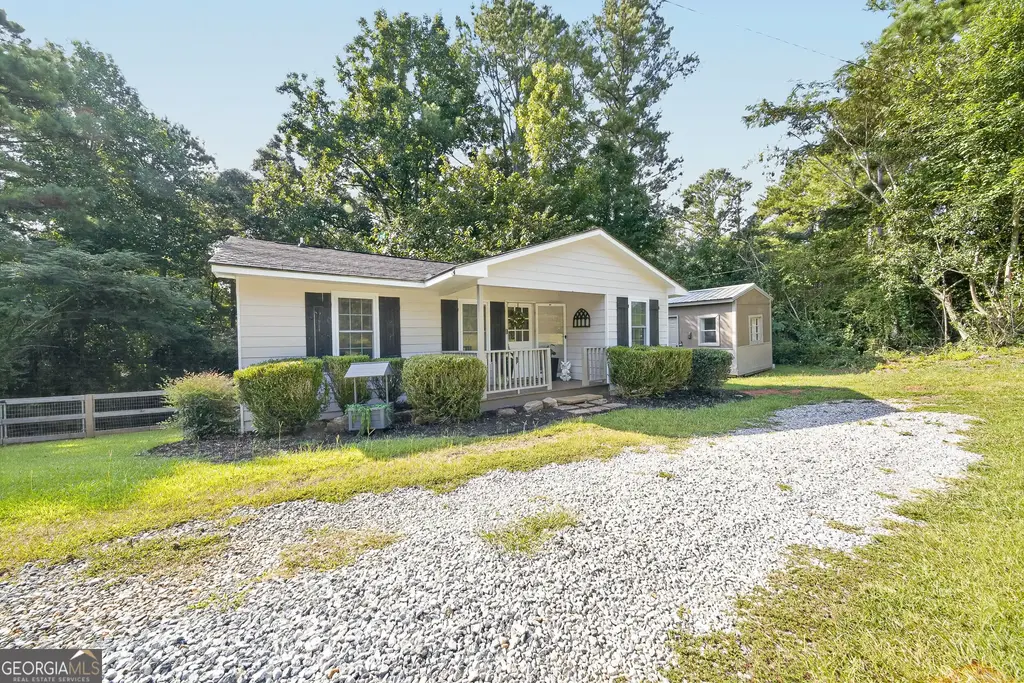3914 Pine Lake Road, West Point