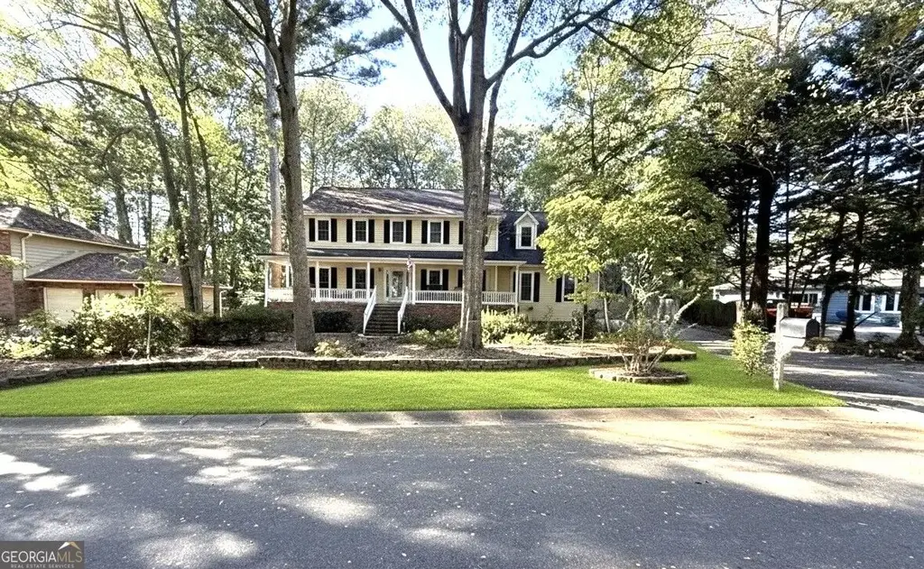153 Lakeside Drive, Peachtree City