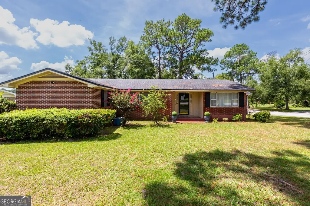 107 Community Drive, Waycross