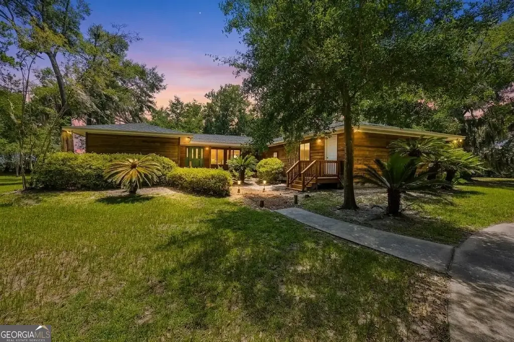 1924 Cedar Court, Waverly
