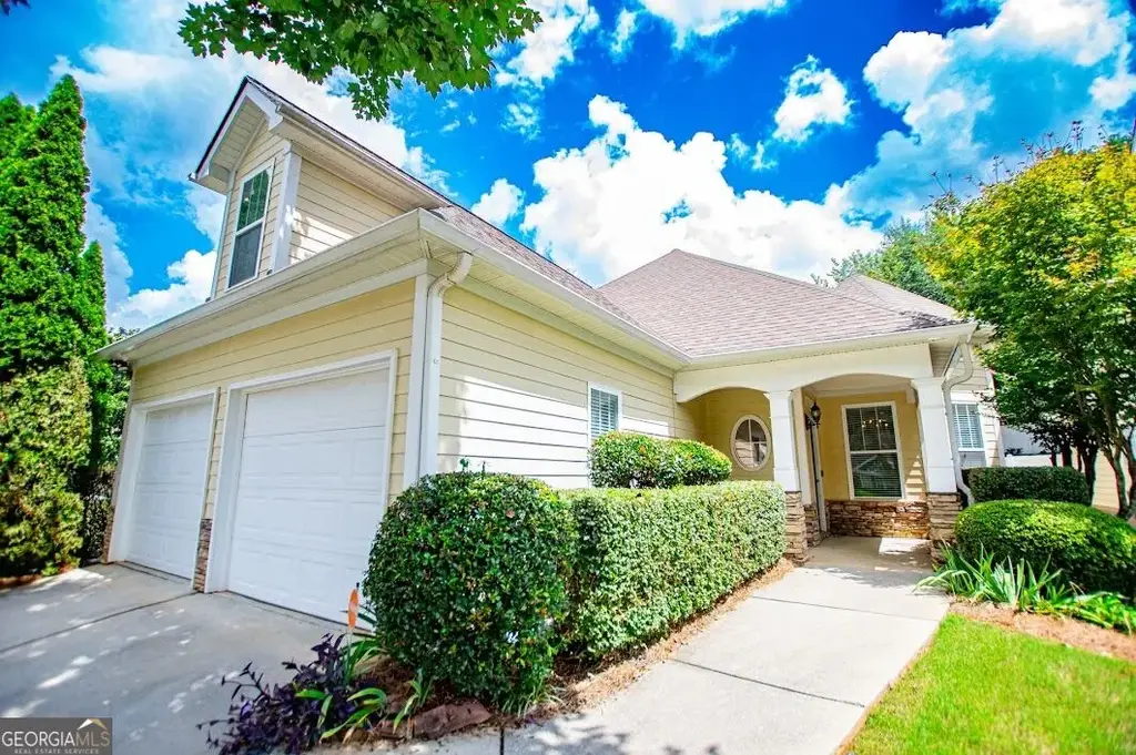 3 Gables Way, Newnan