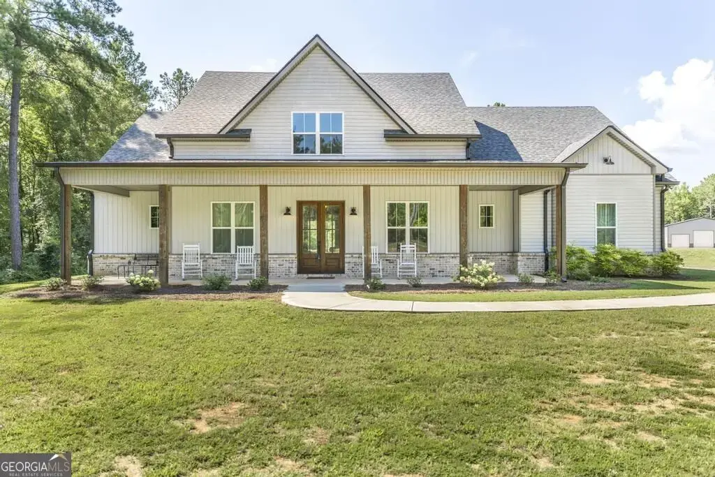 665 Edge Road, Forsyth