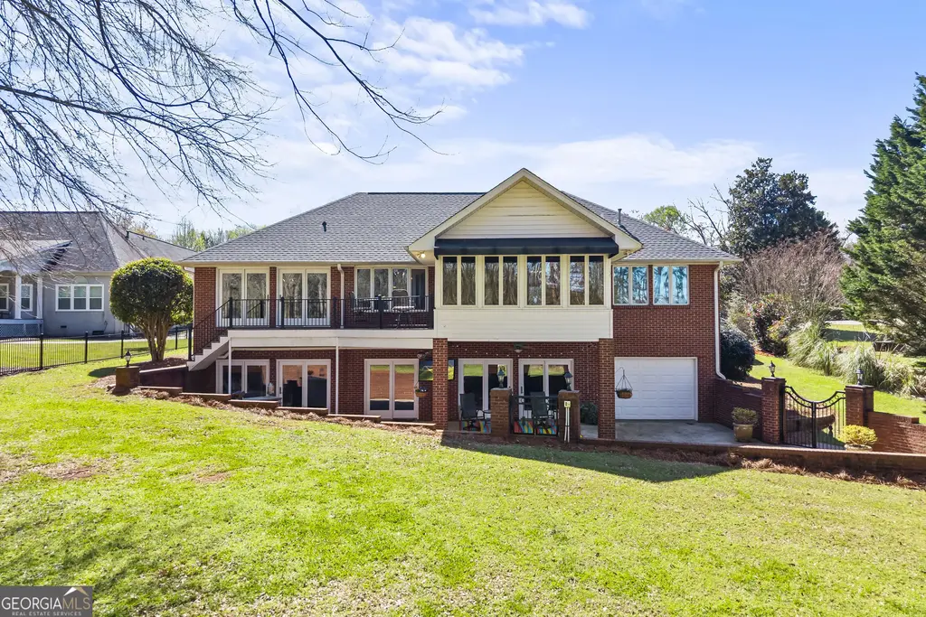 424 Capri Point, Lavonia