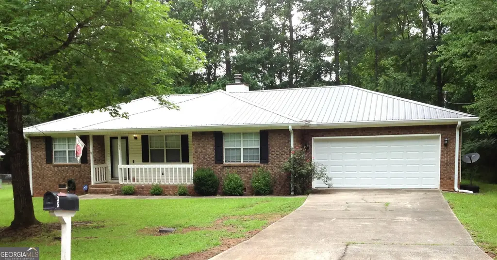 35 Woodland Drive, Weaver