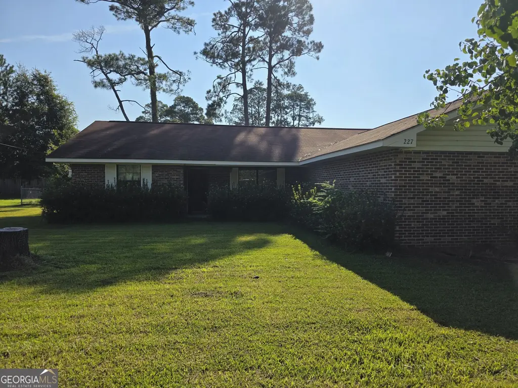 227 Colonial Drive, Baxley