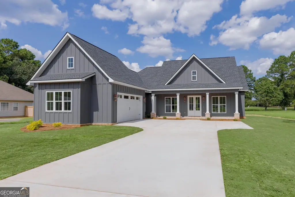 1004 Country Club Road, Perry