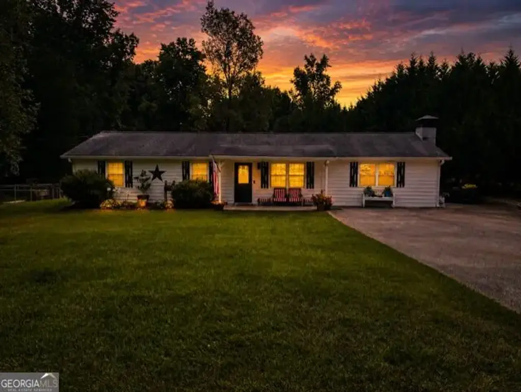 7590 Post Road, Winston