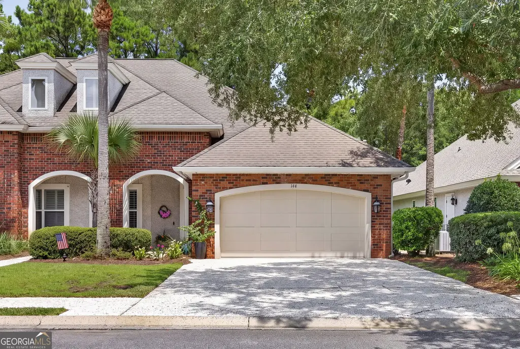 144 Fox Run Drive, Brunswick