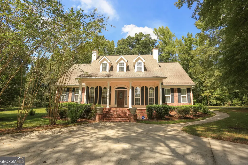 421 Creekside Drive, Gray