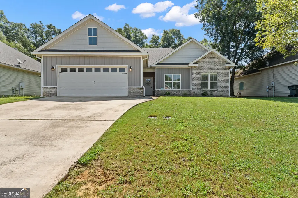 204 Dennard Drive, Perry