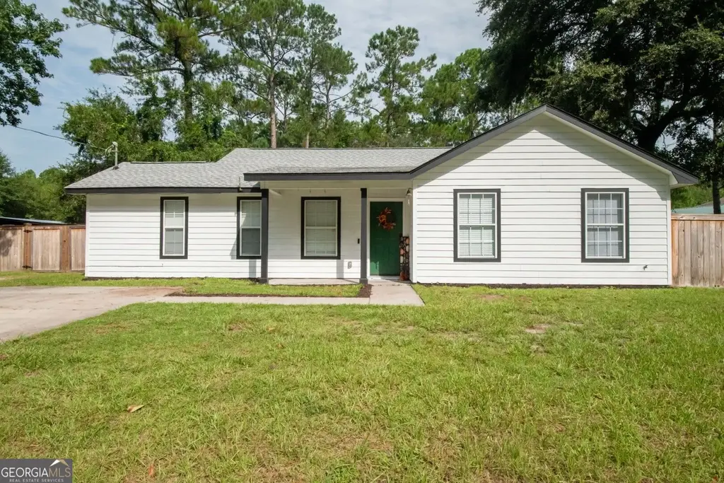 300 Village Drive, Woodbine