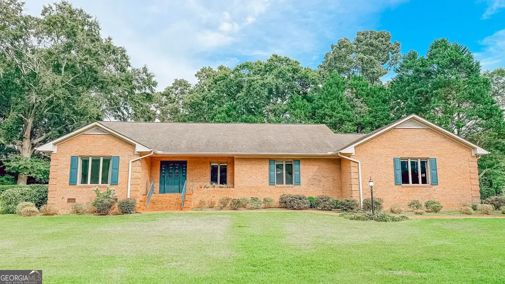 145 Brown Street, Hartwell