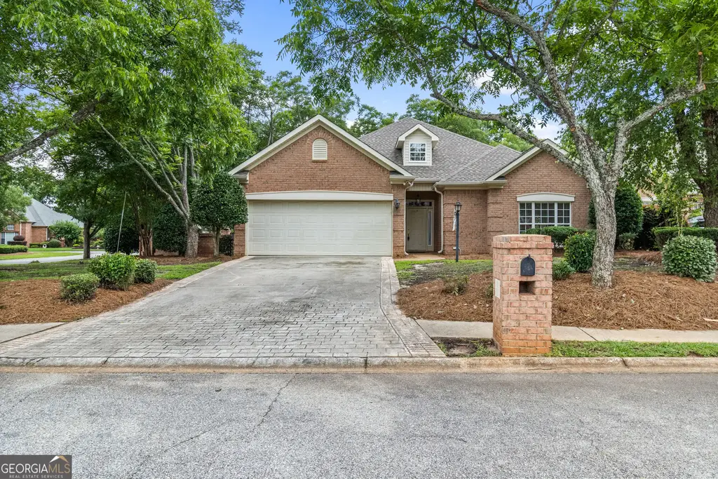 101 Orchard Lane, Centerville