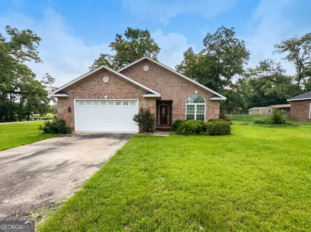 109 Corene Avenue, Glennville