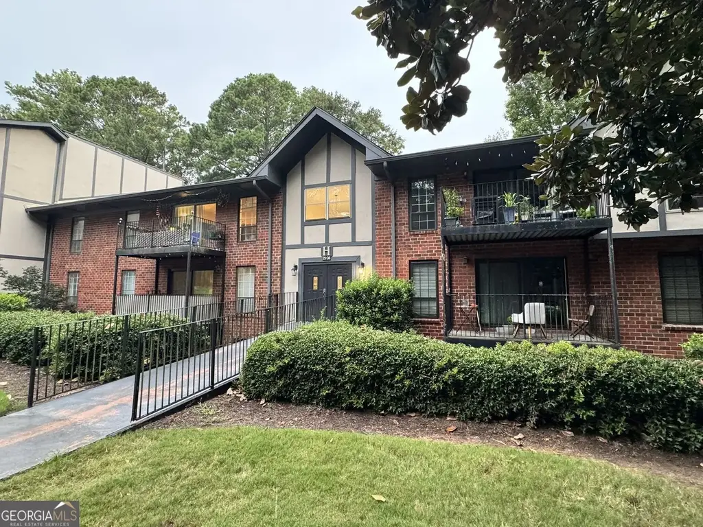 6851 Roswell Road Ne H-31, Sandy Springs