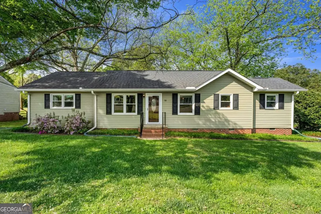 810 Benson Street, Hartwell